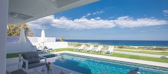 Villa Roxy, Fantastic 3BDR Seafront Protaras Villa with Pool