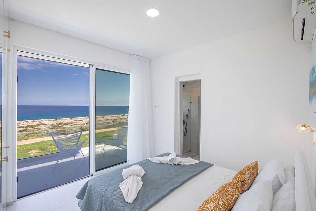 3 chambres, coffres-forts dans les chambres, fer et planche à repasser