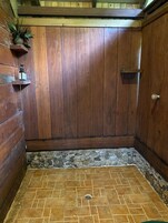 Habitación estándar, varias camas | Baño