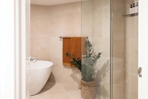 Bathtub, hair dryer, towels