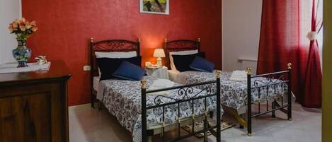 3 bedrooms, desk, free WiFi, bed sheets