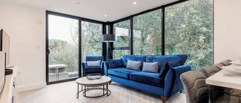 TV, videogames, escritórios