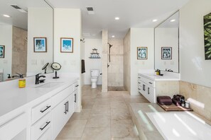 Combined shower/bathtub, hair dryer, towels