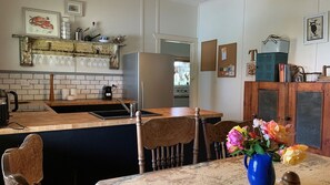 Microondas, horno, parrilla de estufa y lavavajillas 