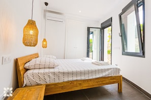 4 bedrooms, iron/ironing board, free WiFi