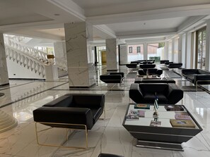 Lobby sitting area - Grand Hotel Suhum (Sokhumi)