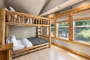 House, Multiple Beds | 3 bedrooms, iron/ironing board, free WiFi, bed sheets