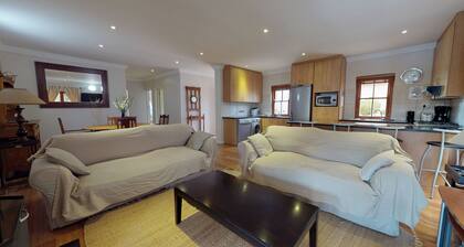 Lemon Cottage 2 Beds 2 Bath both on Suite Sleep 4 overlooking Solar Heated Pool.