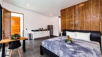 1 bedroom, desk, WiFi, bed sheets