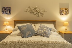 3 slaapkamers, een strijkplank/strijkijzer, gratis wifi, beddengoed