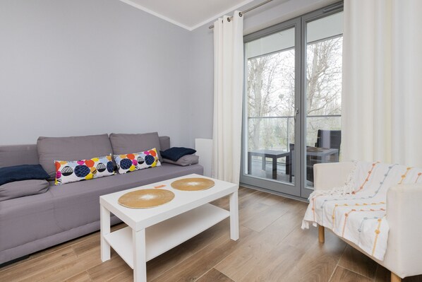Departamento, 1 habitación, balcón, frente al mar | 1 habitación y ropa de cama 