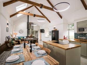 Casa de campo | Cocina privada | Refrigerador, lavavajillas, tetera eléctrica y tostadora 