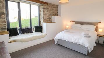 3 quartos, individualmente decorados, individualmente mobiliados