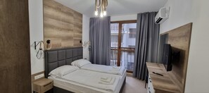 Apartment | 2 bedrooms, iron/ironing board, free WiFi, bed sheets