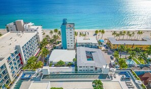A resort with multiple buildings, a pool, and a beach. - Rooftop Pool+ Hot Tub+ Gym+ Hollywood Beach (Hollywood)