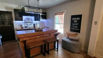 Signature Cottage, 2 Bedrooms | Living room | 43-inch Smart TV with cable channels, TV, Netflix