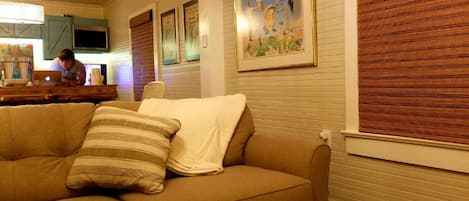 Signature Cottage, 2 Bedrooms | Living room | 43-inch Smart TV with cable channels, TV, Netflix