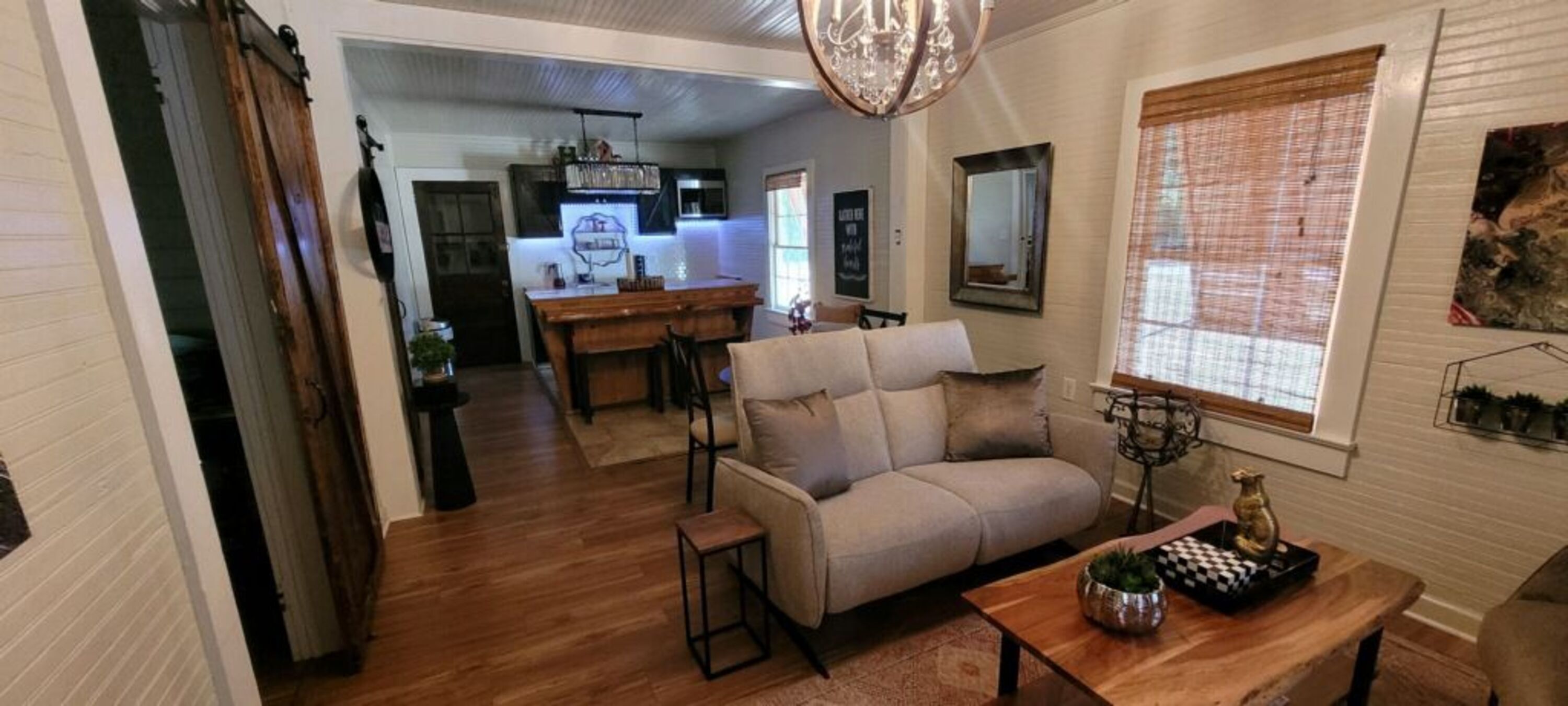 Casa de campo Prestigio, 2 habitaciones | Sala de estar | Smart TV de 43 pulgadas con canales por cable, televisión y Netflix 