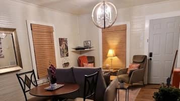 Signature Cottage, 2 Bedrooms | Living room | 43-inch Smart TV with cable channels, TV, Netflix