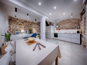 Vila (Five Bedroom Villa with Terrace) | Ruang makan