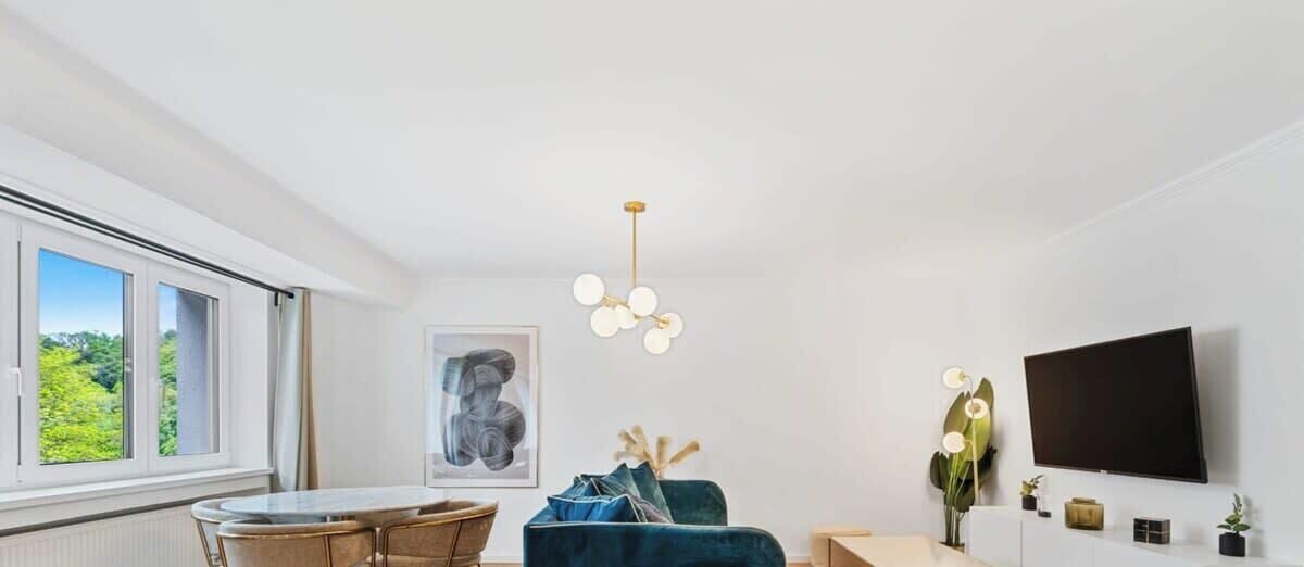 Een televisie en een kantoor