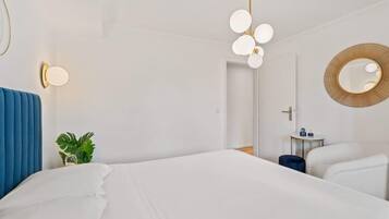 1 habitación, escritorio, tabla de planchar con plancha y wifi