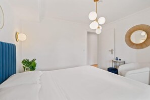 1 habitación, escritorio, tabla de planchar con plancha y wifi 