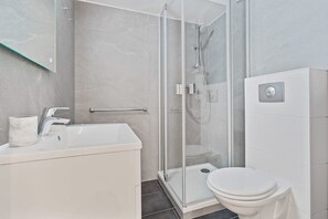 Ducha, secador de pelo, toallas