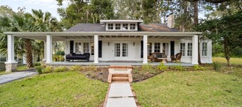Southern Porch Life Circa 1938 > with 4 bed 2 bath plus 1 screen porch with Fan