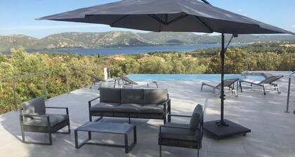 Villa 4 chambres Porto-Vecchio vue mer et vielle ville, piscine à débordement