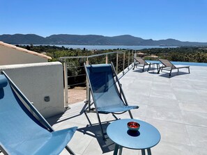 Terrace/patio - 4 bedroom villa Porto-Vecchio sea view and old town, infinity pool (Porto-Vecchio)