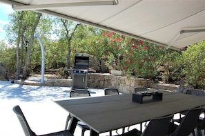 Outdoor dining - Villa SEA VIEW and old town Porto-Vecchio, 4 bedrooms, infinity pool (Porto-Vecchio)