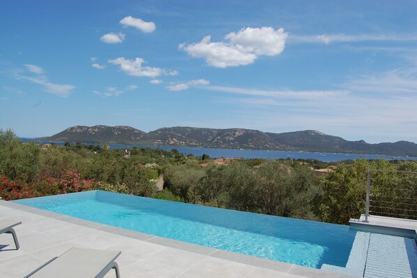 Outdoor pool, a heated pool - 4 bedroom villa Porto-Vecchio sea view and old town, infinity pool (Porto-Vecchio)