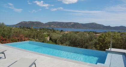Villa VUE MER et vielle ville Porto-Vecchio, 4 chambres, piscine à débordement