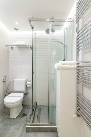 Dusche, Haartrockner, Shampoo