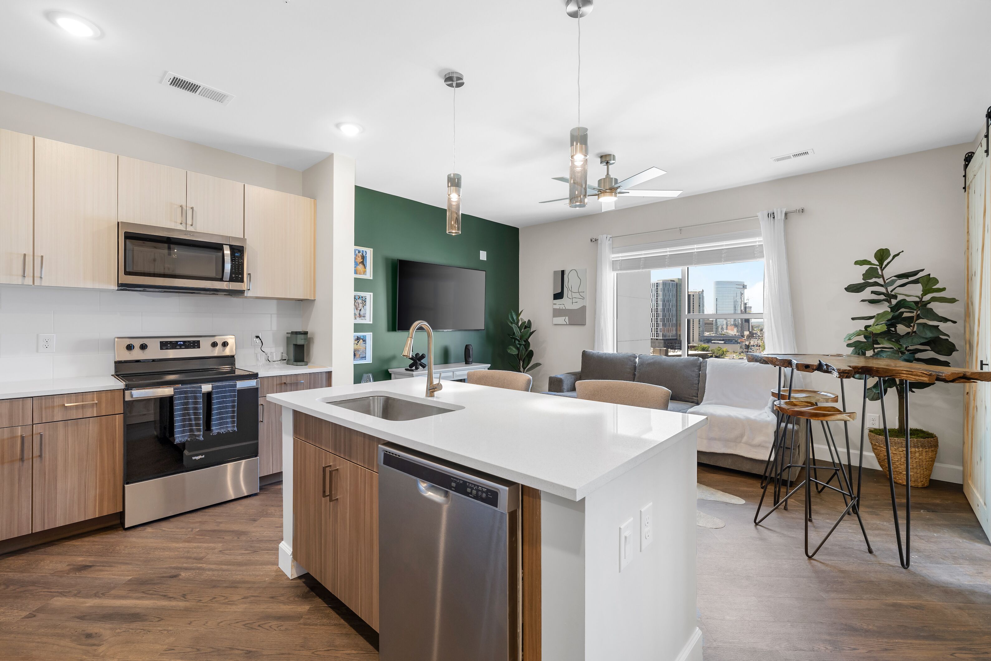 Fridge, microwave, stovetop, dishwasher