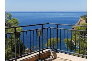 Property grounds - Waterfront level 7 people, direct access to the sea in 1 min (Ensuès-la-Redonne)