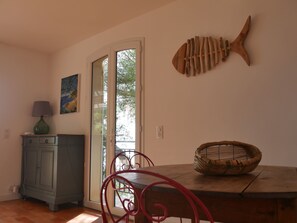 Dining - Waterfront level 7 people, direct access to the sea in 1 min (Ensuès-la-Redonne)