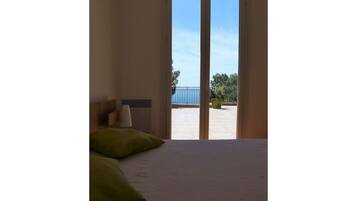 3 bedrooms, iron/ironing board, travel crib, free WiFi