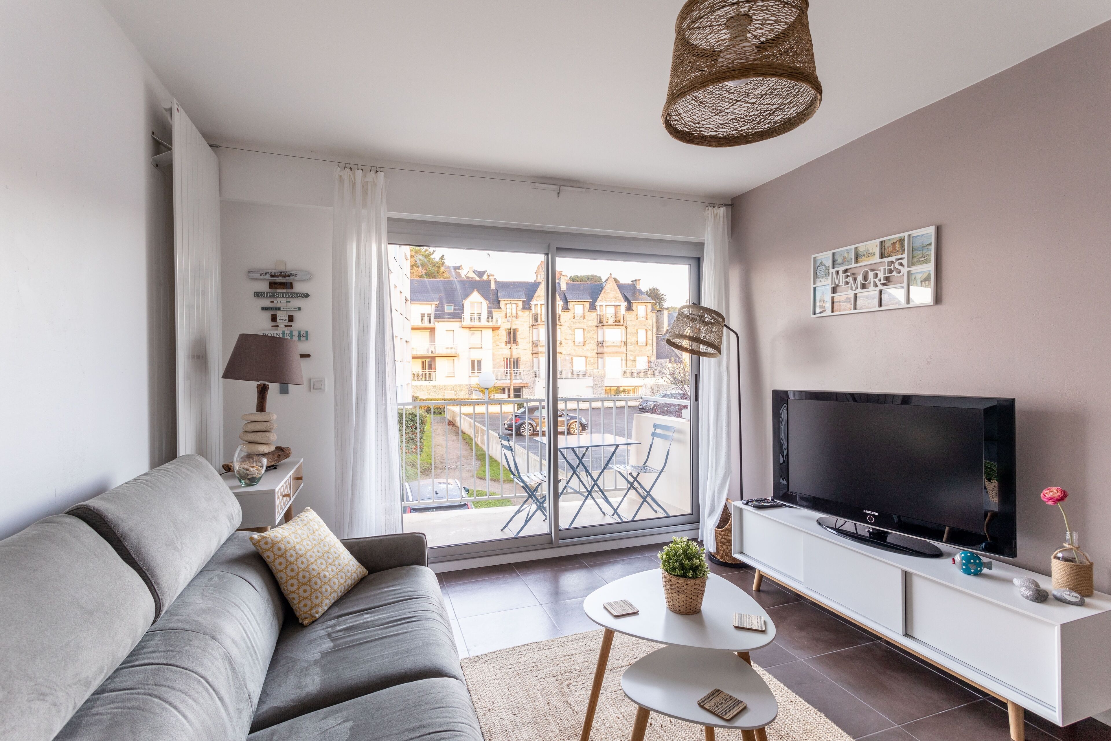 Télévision, lecteur de DVD, chaîne hi-fi