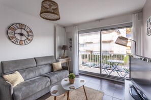 Fernseher, DVD-Player, Stereoanlage