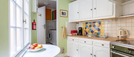 Fridge, microwave, oven, coffee/tea maker