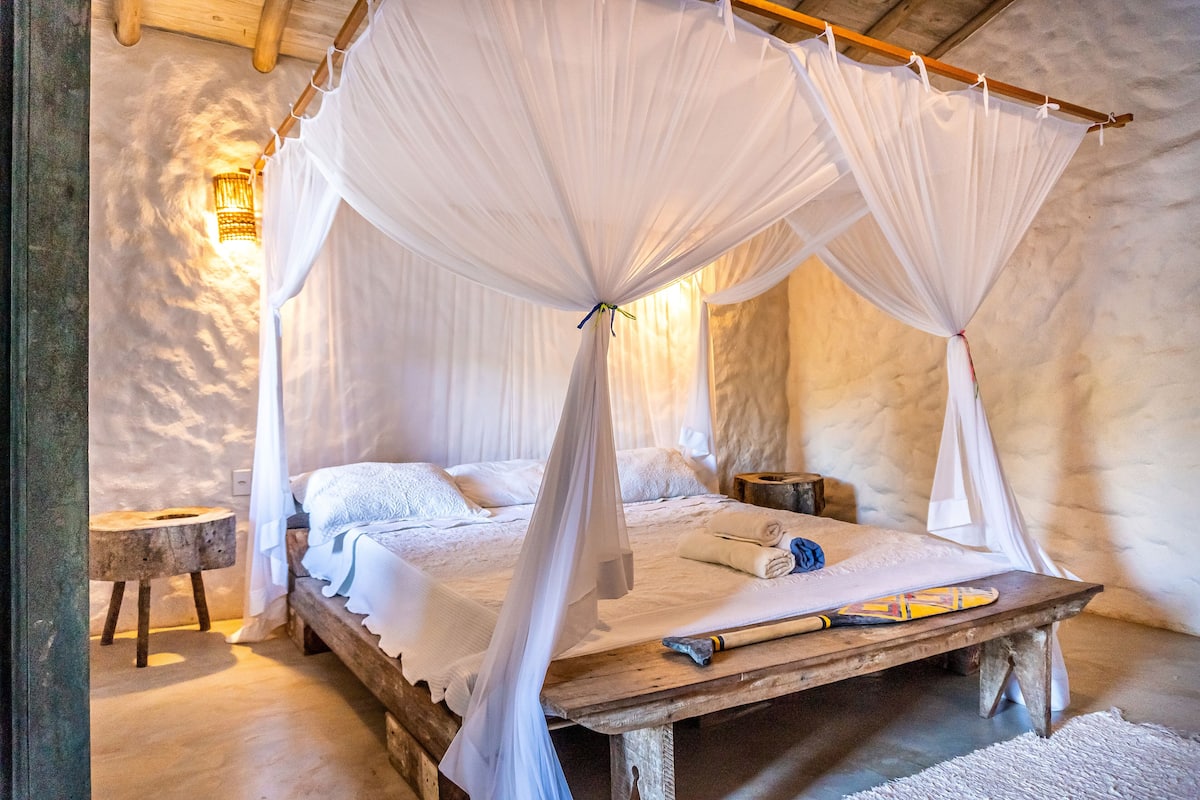 4 bedrooms, pillow-top beds, free WiFi, bed sheets