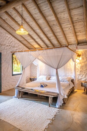 Casa superior, vista para a piscina | Camas com colchões pillow-top, Wi-Fi de cortesia, roupa de cama