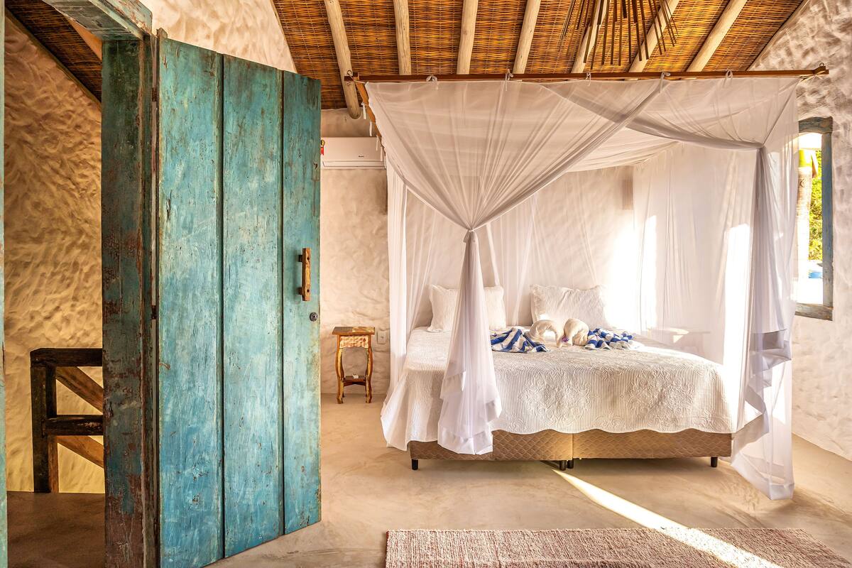 4 bedrooms, pillow-top beds, free WiFi, bed sheets
