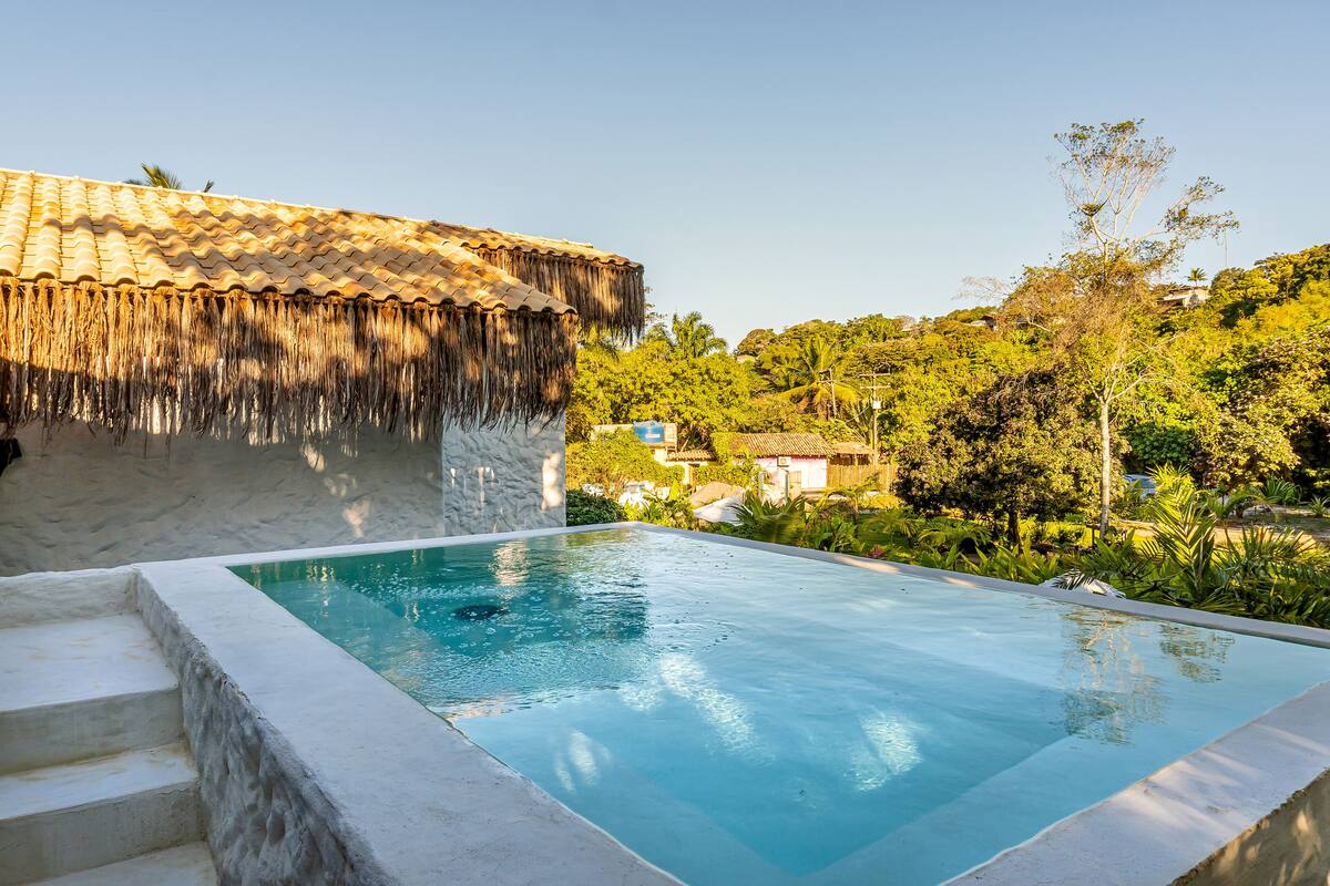 4 bedrooms, pillow-top beds, free WiFi, bed sheets