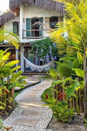Luxury House, Pool View | Living area