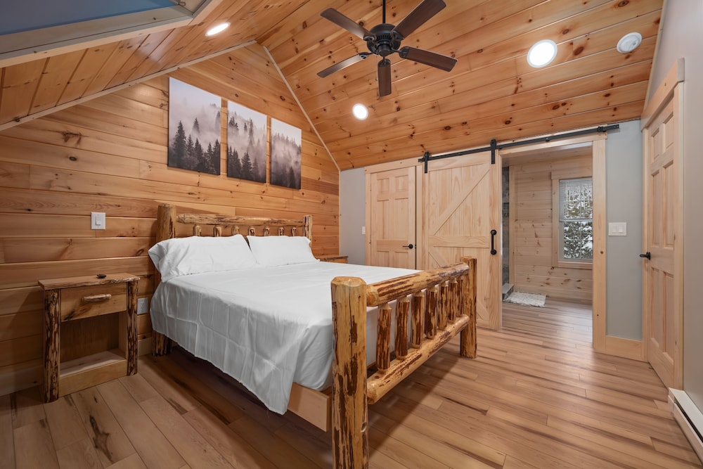 Cabin In the Pines, On Snowmobile Trail Boonville FeWodirekt