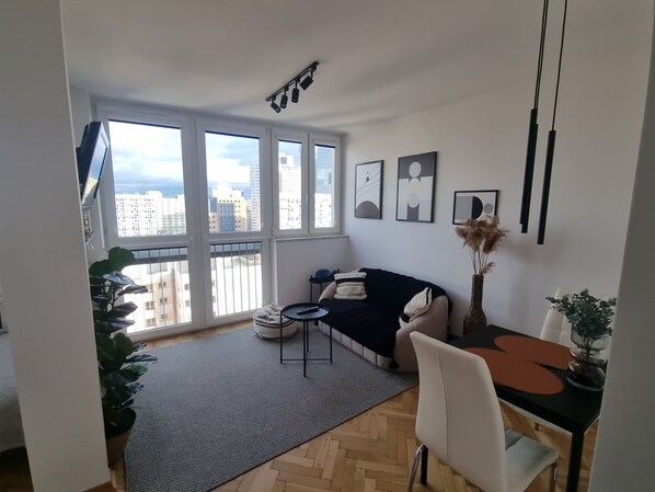 TV - Warsaw Skyview amazing 15th floor apartament with extraordinary view (Warszawa)