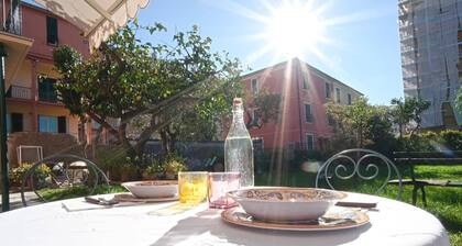 Sherlock House - apartment with garden and parking space only if available